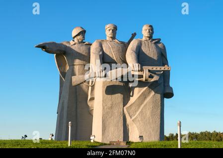 Villaggio di Nelidovo, distretto di Volokolamsk, regione di Mosca - 20 agosto 2020: Un giuramento di fedeltà alla Patria! Memoriale a 'Panfilov Heroes' nel Foto Stock