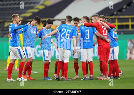 La squadra di Holstein Kiel, circolo di squadra, motivazione, cospirazione, calcio DFB Pokal, Semifinale, Borussia Dortmund (DO) - Holstein Kiel (KI), il 05/01/2021 a Dortmund (Germania). Foto: Ralf Ibing / firo Sportphoto / pool via Fotoagentur SVEN SIMON le normative DFB proibiscono qualsiasi uso di fotografie come sequenze di immagini e / o quasi-video N. Foto Stock