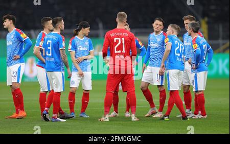 Dortmund, Germania. 01st maggio 2021. La squadra di Holstein Kiel, circolo di squadra, motivazione, cospirazione, calcio Pokal DFB, Semifinale, Borussia Dortmund (DO) - Holstein Kiel (KI), il 05/01/2021 a Dortmund/Germania. Credito: Ralf Ibing/firo Sportphoto/pool via Fotoagentur SVEN SIMON le normative DFB vietano qualsiasi uso di fotografie come sequenze di immagini e/o quasi-video N. solo per uso editoriale N. agenzie di notizie nazionali e internazionali FUORI | uso in tutto il mondo/dpa/Alamy Live News Foto Stock