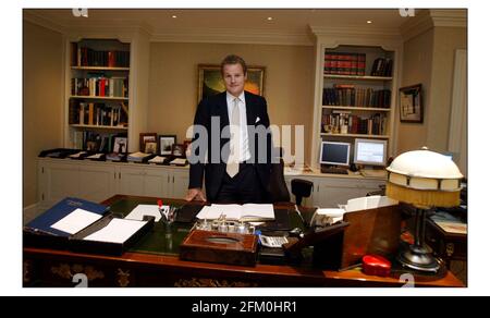 Lord Rothermere nel suo ufficio presso Allied giornali a Kensington.pic David Sandison 22/9/2004 Foto Stock