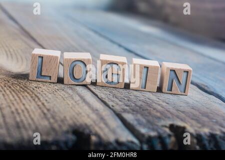 Login scritto su blocchi di legno su un pavimento Foto Stock