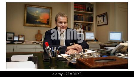 Lord Rothermere nel suo ufficio presso Allied giornali a Kensington.pic David Sandison 22/9/2004 Foto Stock