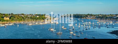 Panorama del fiume Odet e Bénodet in Finistère, Bretagna, Francia Foto Stock