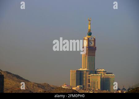 Torre dell'Orologio Mecca. Skyline con Abraj al Bait. Arabia Saudita Foto Stock