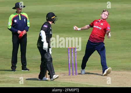Sam Cook in azione di bowling per Essex durante Gloucestershire vs Essex Eagles, Royal London One-Day Cup Cricket al Brightside Ground il 20 maggio 201 Foto Stock