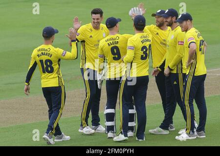 Chris Wood of Hampshire celebra la presa del wicket di Adam Wheater durante Hampshire contro Essex Eagles, Vitality Blast T20 Cricket al Ageas Bowl on Foto Stock