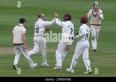 Jack Leach of Somerset celebra la presa del wicket di Adam Wheater durante Somerset CCC vs Essex CCC, Specsavers County Championship Division 1 Cricke Foto Stock