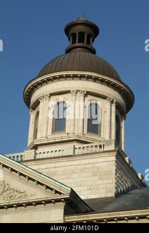 ST. CHARLES, STATI UNITI - 08 giu 2006: Una vista esterna della cupola del St. Charles County Courthouse in Missouri. Foto Stock