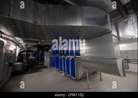 Filtri dell'aria industriali e sistema di ventilazione. Foto Stock