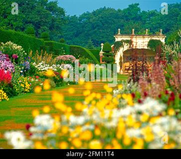 Regno Unito, Inghilterra, Cheshire, Arley Hall and Gardens, dettaglio di confine erbaceo, estate Foto Stock