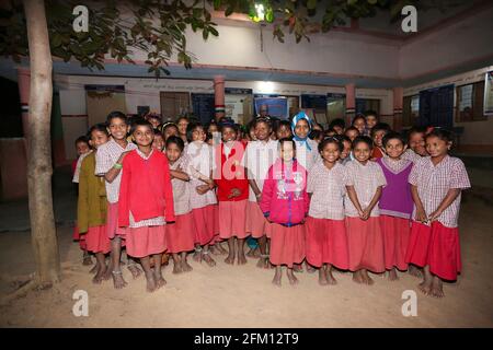 Scuola superiore di benessere tribale di Govt o studentesse di ashram nel villaggio di Poothikavalasa a Srikakulam dr., Andhra Pradesh, India Foto Stock