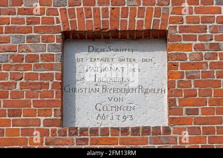 Iscrizione, chiesa, Gelting, Gelting Bay, Schleswig-Holstein, Germania Foto Stock