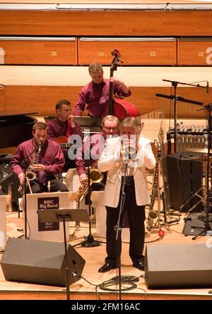 Jiggs Whigham con la big band della BBC Foto Stock