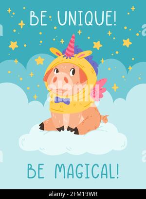 Carino maiale in costume unicorno con ali di corno seduta sulla nuvola. Poster con citazioni motivazionali essere unico essere magico. Vector disegno colorato illustratore Illustrazione Vettoriale