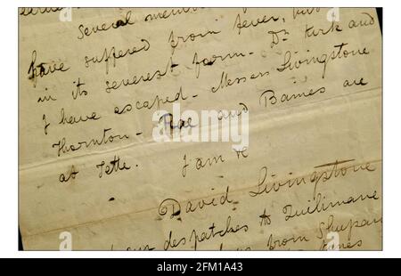 La lettera originale scritta da David Livingstone e lasciata in una bottiglia alla foce del fiume Zambesi, chiedendo disposizioni urgenti a tutte le navi di passaggio che lo hanno trovato, è il momento culminante della prossima asta di Christie di libri dalla collezione di Quentin Keynes. La lettera ha una stima di 15,000-20,000 in vendita 7 + 8 aprile 2004Questa è la vera lettera e non la copia utilizzata in fotocall. Fotografia di David Sandison 17/2/2004 Foto Stock