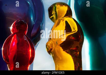 Un primo piano della scultura della famiglia Jelly Baby di Mauro Perucchetti Foto Stock