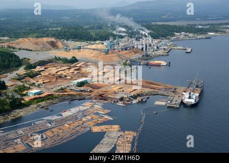 Harmac Pacific gestisce un mulino a pasta di legno Kraft (NBSK) di legno di conifere sbiancato settentrionale situato sulla costa orientale dell'isola di Vancouver vicino a Nanaimo, British Columb Foto Stock