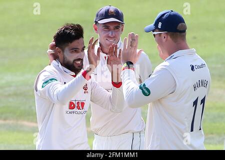 Mohammad Amir di Essex celebra la presa del wicket di Ollie Rayner durante Kent CCC vs Essex CCC, Specsavers County Championship Division 1 Cricket a. Foto Stock