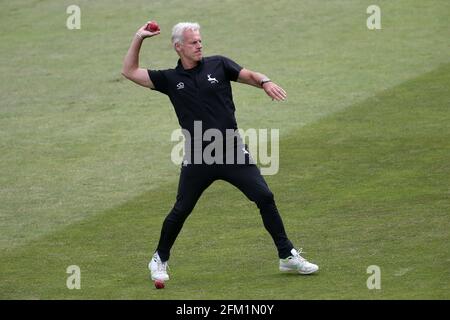 Il capo allenatore del Lancashire Peter Moores durante Nottinghamshire CCC vs Essex CCC, Specsaver County Championship Division 1 Cricket a Trent Bridge il 2 ° J Foto Stock