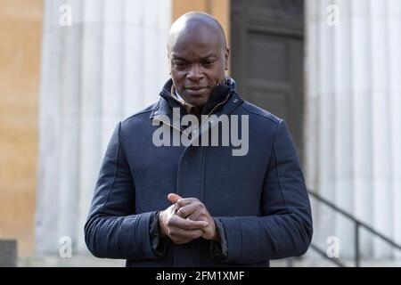 Il 5 maggio 2021, il deputato Tory e il candidato del Sindaco di Londra Shaun Bailey parlano alla stampa, a Oval, a Londra, nell'ultimo giorno delle elezioni del 2021 Foto Stock
