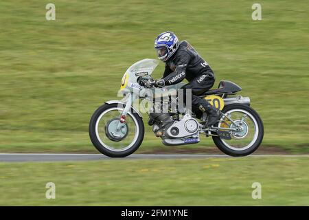 Approaces il Gooseneck al Cadwell Park International Classic in Luglio 2015 Foto Stock