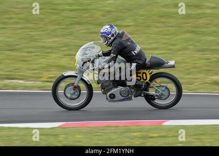 Approaces il Gooseneck al Cadwell Park International Classic in Luglio 2015 Foto Stock