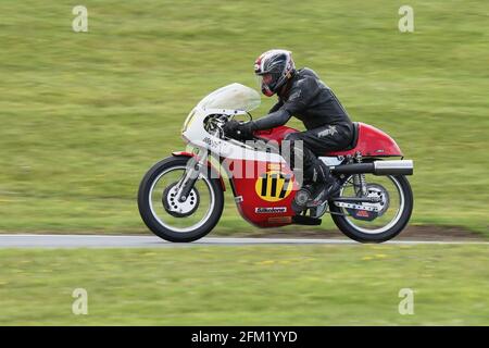 John Fawcett sul Seeley G50 500 approda il Gooseneck Al Cadwell Park International Classic nel luglio 2015 Foto Stock