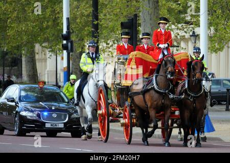Londra, Regno Unito. 5 maggio 2021. Giornata di sole a St James Park nel West End. Credit: JOHNNY ARMSTEAD/Alamy Live News Foto Stock