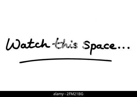 Guarda questo spazio… scritto a mano su sfondo bianco. Foto Stock