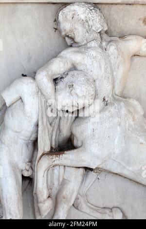 La scultura del Partenone - Centauro e Lapith, Atene, Grecia Foto Stock