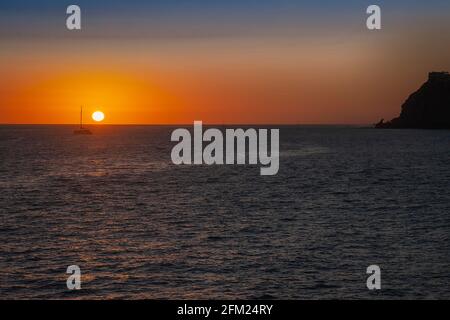 Tramonto all'orizzonte sul mare di Cortez a Cabo San Lucas, Messico Foto Stock