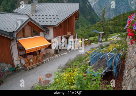 Il villaggio alpino di Venosc, valle del Veneone, Isere (38), Auvergne-Rhone-Alpes regione, Francia Foto Stock
