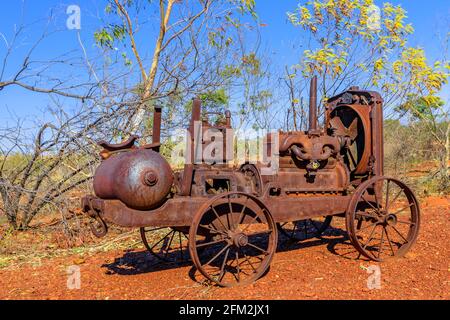 Tennant Creek, Australia - Agosto 2019: Macchine arrugginite per lo scavo d'oro di Battery Hill Mining Center, Tennant Creek nel territorio del Nord dell'Australia Foto Stock