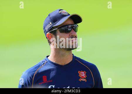 Lo skipper dell'Essex Ryan ten Doeschate davanti a Essex CCC vs Gloucestershire CCC, Specsavers County Championship Division 2 Cricket presso l'Essex County Grou Foto Stock