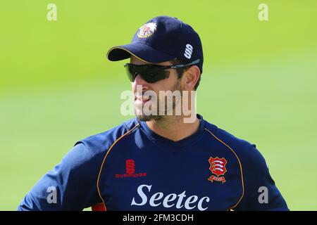 Lo skipper dell'Essex Ryan ten Doeschate davanti a Essex CCC vs Gloucestershire CCC, Specsavers County Championship Division 2 Cricket presso l'Essex County Grou Foto Stock