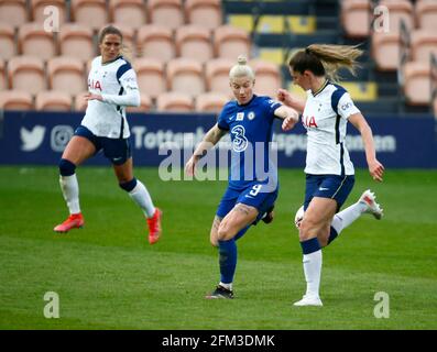 Londra, Regno Unito. 05 maggio 2021. EDGWARE, INGHILTERRA - MAGGIO 05: Bethany England of Chelsea FC Women and Abbie McManus of Tottenham Hotspur Women (in prestito da Manchester United) durante fa Women's Spur League betweenTottenham Hotspur e Chelsea allo stadio Hive, Barnet, Londra, UK il 05 maggio 2021 Credit: Action Foto Sport/Alamy Live News Foto Stock