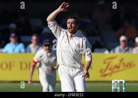 Stephen Parry of Lancashire con un appello per un wicket durante Essex CCC vs Lancashire CCC, Specsaver County Championship Division 1 Cricket al C Foto Stock