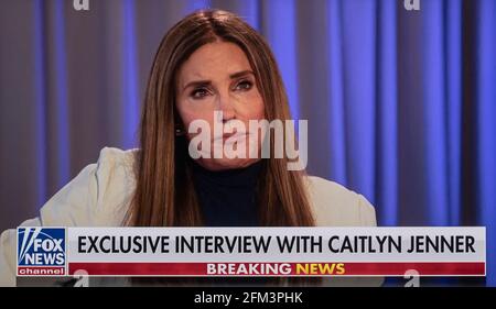 05 maggio 2021, Camarillo, California, USA - CAITLYN JENNER, che ha recentemente annunciato la sua corsa per il governatore della California, parla con l'ospite del Fox News 'Hannity' show, Sean Hannity, nella sua prima intervista live, sit-down dal suo annuncio.(immagine di credito: © Fox News/Hannity/ZUMA Wire) Foto Stock