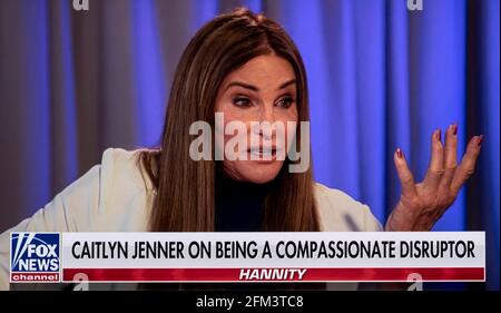 05 maggio 2021, Camarillo, California, USA - CAITLYN JENNER, che ha recentemente annunciato la sua corsa per il governatore della California, parla con l'ospite del Fox News 'Hannity' show, Sean Hannity, nella sua prima intervista live, sit-down dal suo annuncio.(immagine di credito: © Fox News/Hannity/ZUMA Wire) Foto Stock