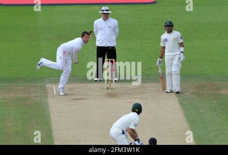 4° TEST INGHILTERRA V PAKISTAN. 4° GIORNO 29/8/10 SWAN BOWLING AD ASIF. IMMAGINE DAVID ASHDOWN Foto Stock