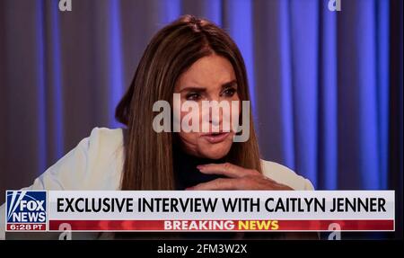 05 maggio 2021, Camarillo, California, USA - CAITLYN JENNER, che ha recentemente annunciato la sua corsa per il governatore della California, parla con l'ospite del Fox News 'Hannity' show, Sean Hannity, nella sua prima intervista live, sit-down dal suo annuncio.(immagine di credito: © Fox News/Hannity/ZUMA Wire) Foto Stock