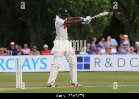 JOFRA Archer in batting azione per Sussex durante Essex CCC vs Sussex CCC, Specsaver County Championship Division 2 Cricket al Castle Park il 5 ° Az Foto Stock