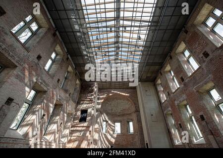 Berlino, Germania. 05 maggio 2021. Mostra nella chiesa di Santa Elisabetta a Berlino, Offene Kirche il progetto di balena di Gil Shachar in Germania. (Foto di Beata Siewicz/Pacific Press) Credit: Pacific Press Media Production Corp./Alamy Live News Foto Stock