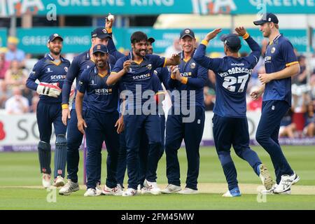 Mohammad Amir of Essex celebra la presa del wicket di Jason Roy durante Essex Eagles vs Surrey, NatWest T20 Blast Cricket al Cloudfm County Ground Foto Stock