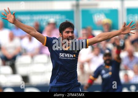 Mohammad Amir of Essex celebra la presa del wicket di Jason Roy durante Essex Eagles vs Surrey, NatWest T20 Blast Cricket al Cloudfm County Ground Foto Stock