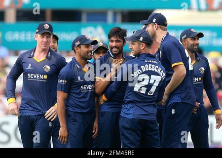 Mohammad Amir of Essex celebra la presa del wicket di Jason Roy durante Essex Eagles vs Surrey, NatWest T20 Blast Cricket al Cloudfm County Ground Foto Stock