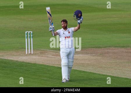 Jaik Mickleburgh di Essex celebra il punteggio di un secolo, 100 corse durante Northamptonshire CCC vs Essex CCC, Specsaver County Championship Division 2 C. Foto Stock