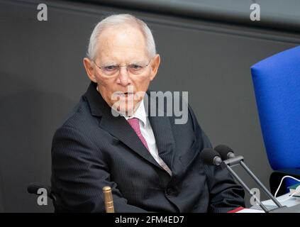 Berlino, Germania. 06 maggio 2021. Wolfgang Schäuble (CDU), presidente del Bundestag, presiede la sessione del Bundestag. Credit: Kay Nietfeld/dpa/Alamy Live News Foto Stock