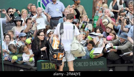 WIMBLEDON 2009 6° GIORNO. 27/6/09. E MURRAY V VIKTOR TROICKI. IMMAGINE DAVID ASHDOWN Foto Stock