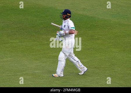 Ian Bell di Warwickshire lascia il campo essendo stato licenziato per 5 durante Warwickshire CCC vs Essex CCC, Specsavers County Championship Division 1 Foto Stock